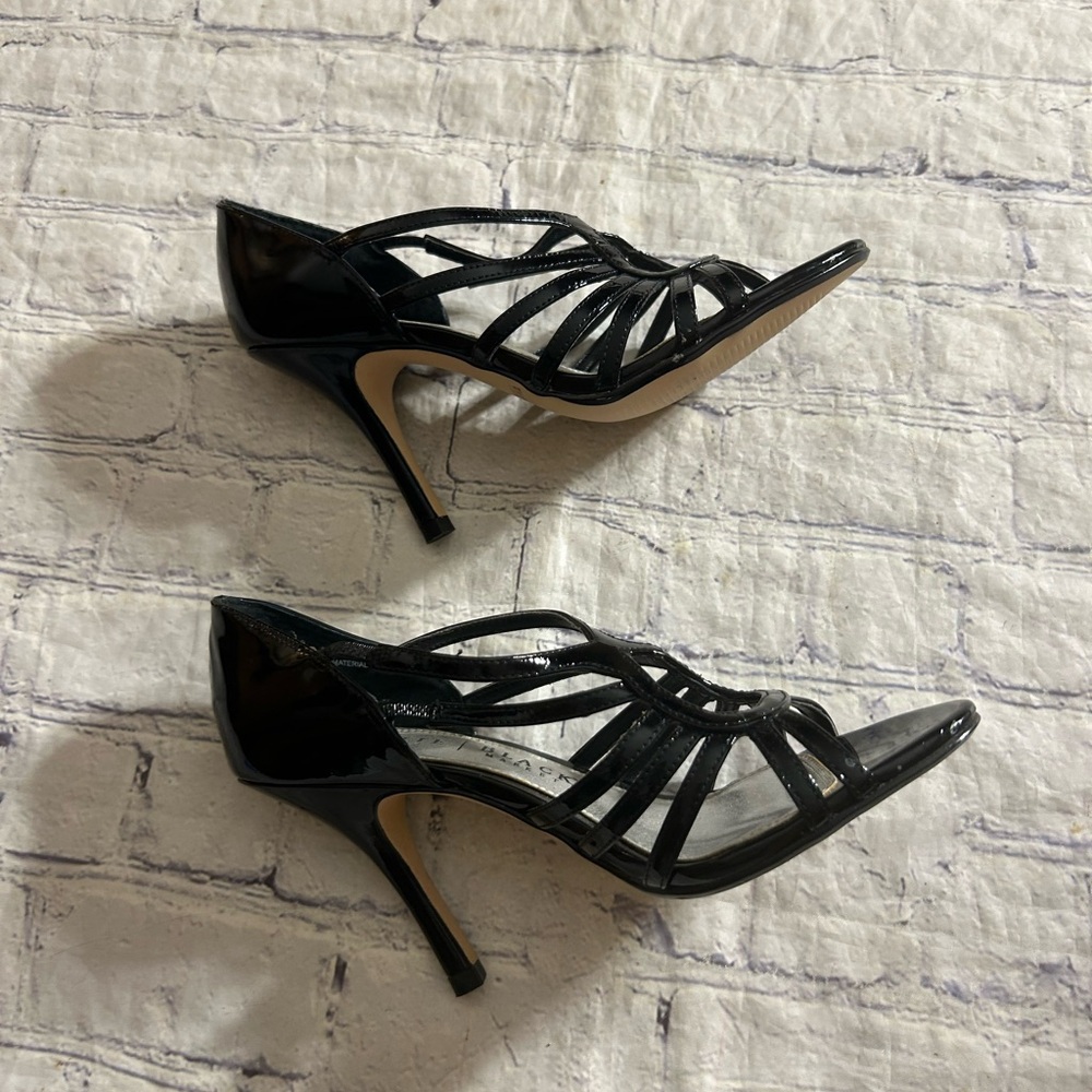 WHITE HOUSE BLACK MARKET DANIELS BLACK PATENT LEATHER UPPER STRAPY HEELS SIZE 6M